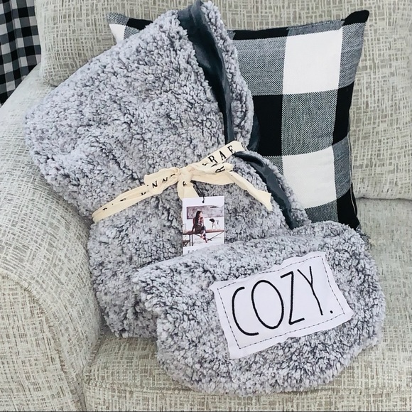 Rae Dunn Other - 💗🏡RAE DUNN Cozy Sherpa Throw Blanket!